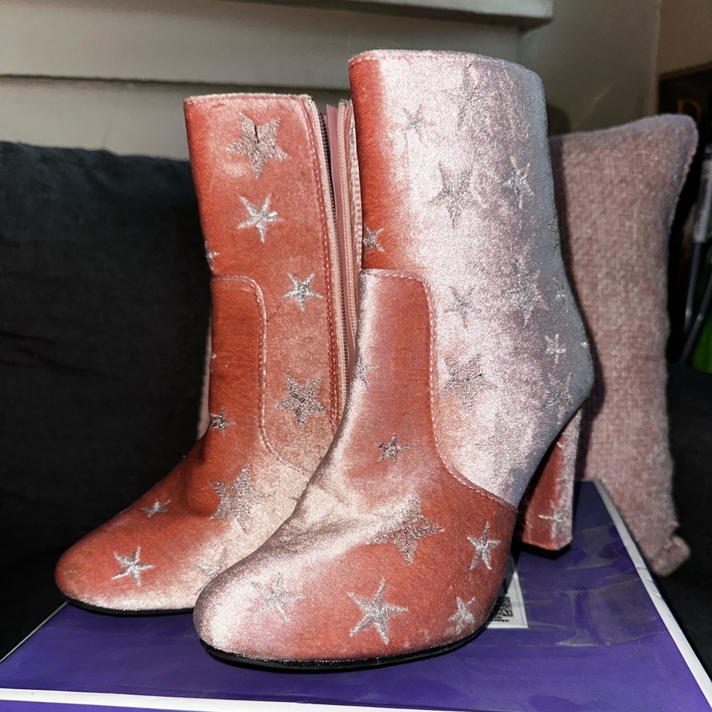 Pink star boots